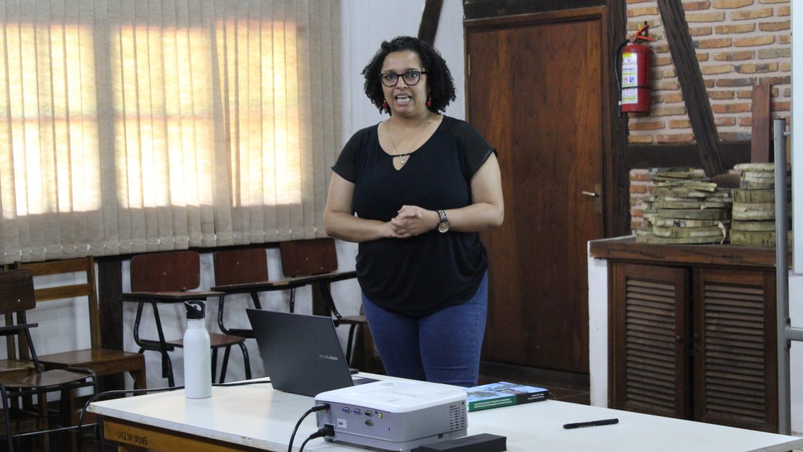 Conferencia Magistral sobre Anatomía de la Madera en la FCA/UNA