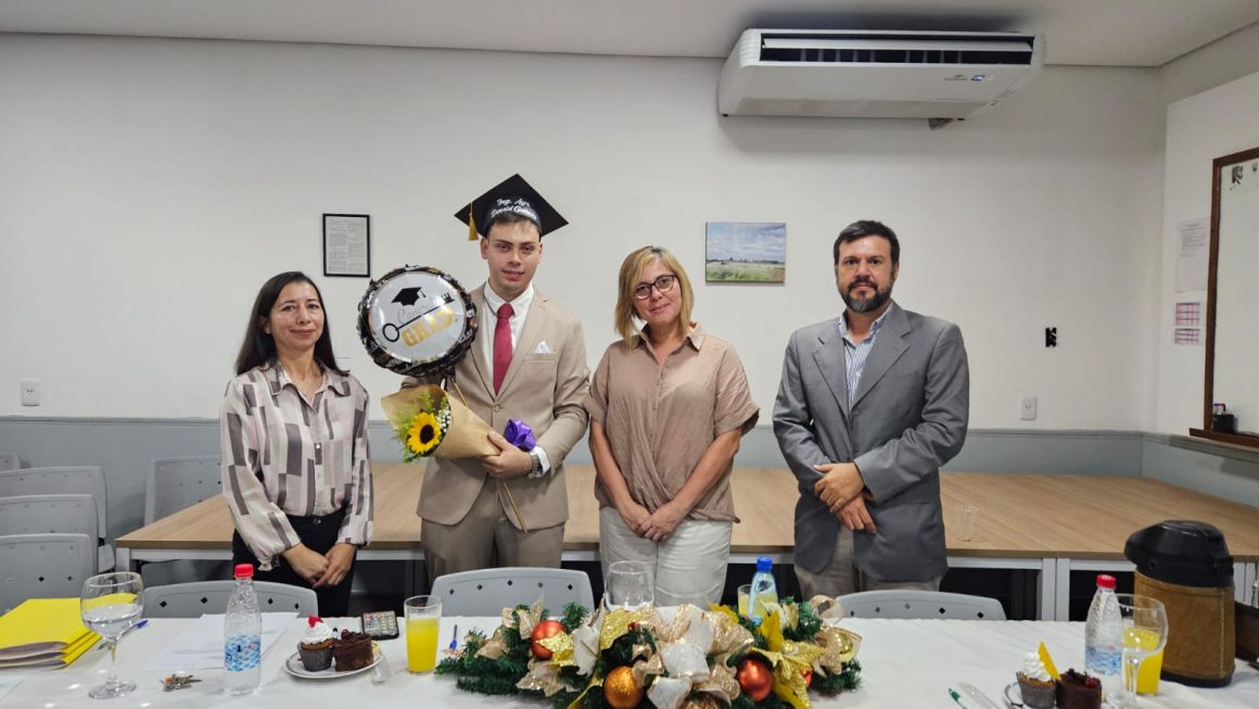 Estudiantes defendieron su Trabajo Final de Grado en la FCA/UNA