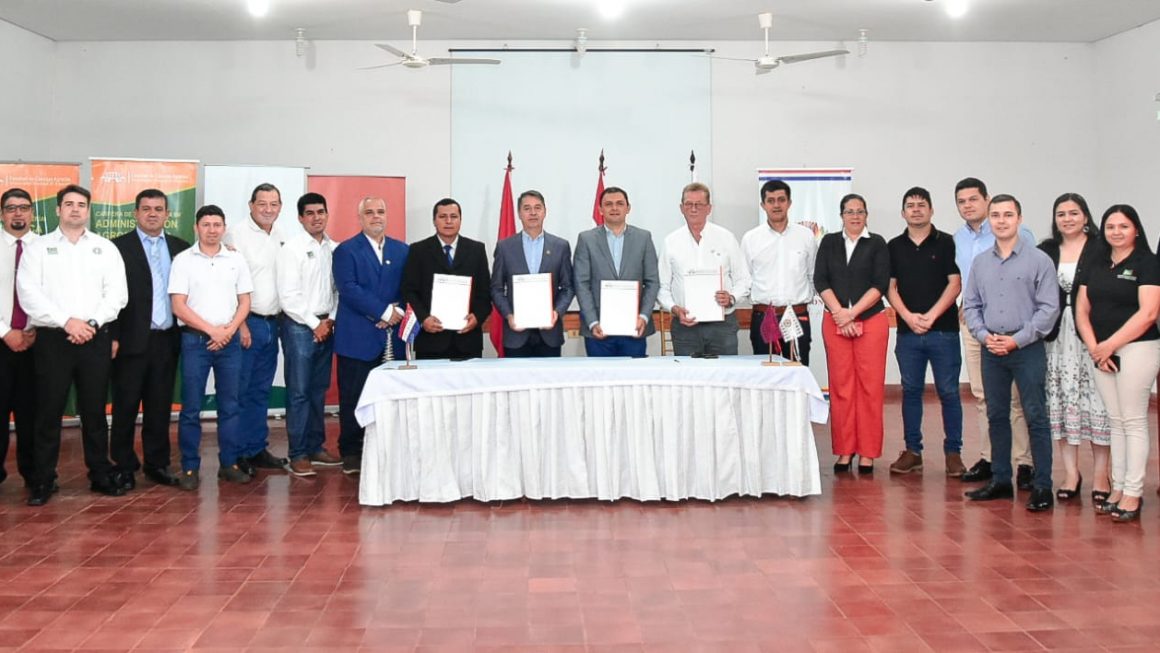 FCA/UNA firmó convenios en la Filial Santa Rosa Misiones