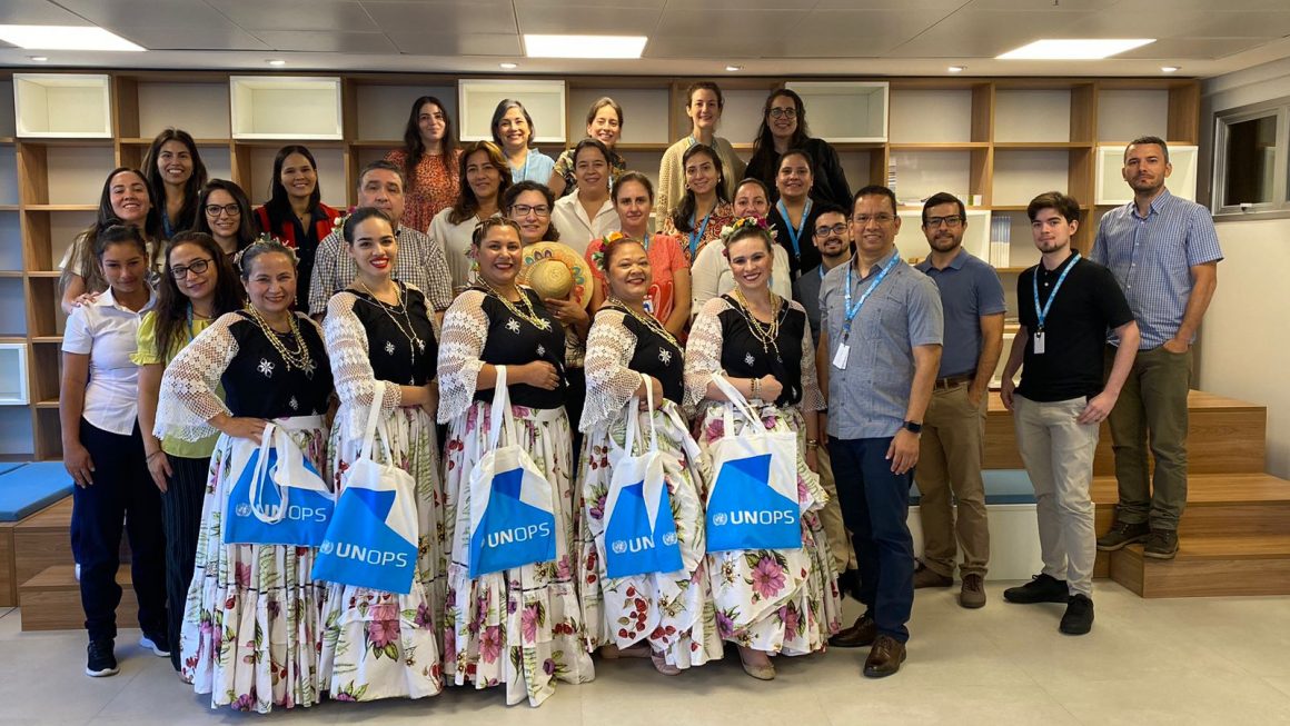 Elenco de Danzas de la FCA/UNA presente en celebración de la UNOPS