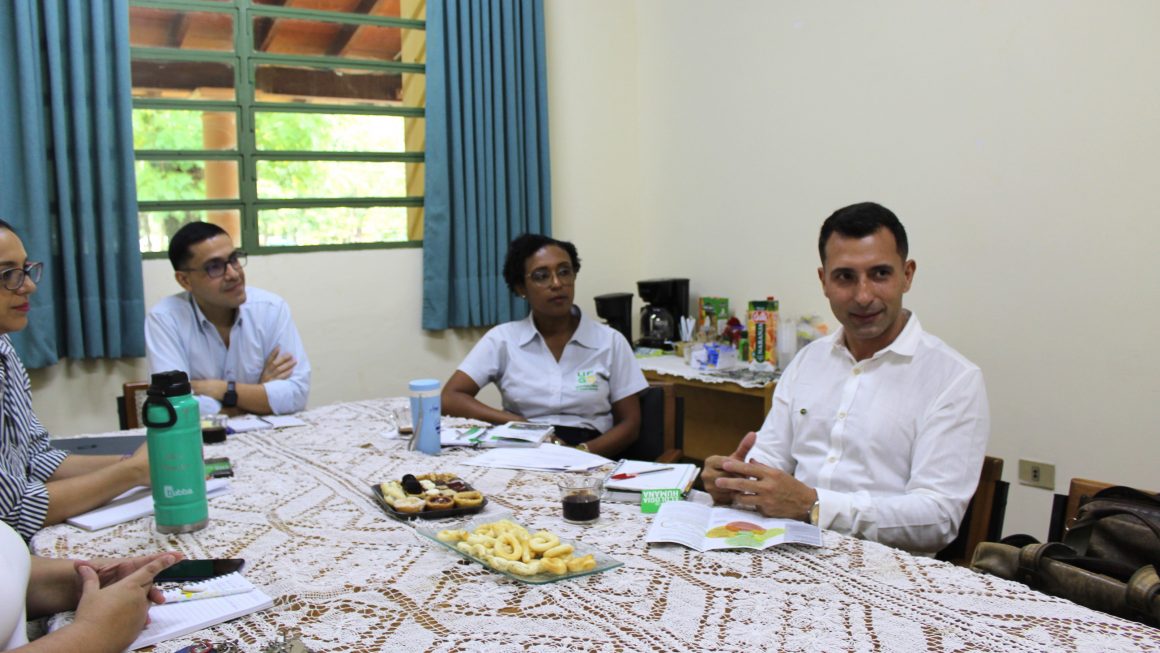 Docentes brasileros visitaron la Carrera de Ingeniería en Ecología Humana
