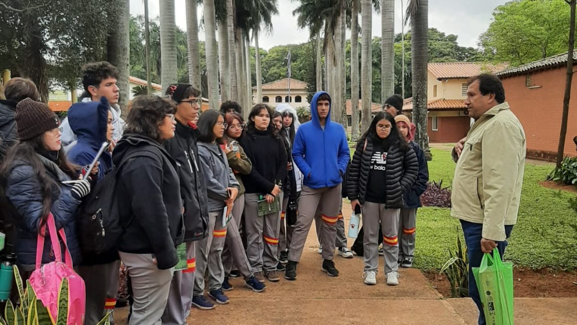 Promocionaron carreras de la FCA/UNA para estudiantes de colegios de Gran Asunción