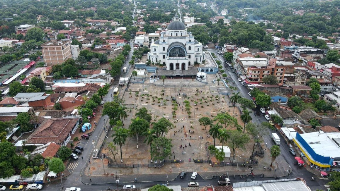 Proyecto de Extensión Universitaria “Recomposición del arbolado urbano de la explanada de la Basílica Santuario de la Virgen de los Milagros de Caacupé: una experiencia comunitaria para el desarrollo sostenible”