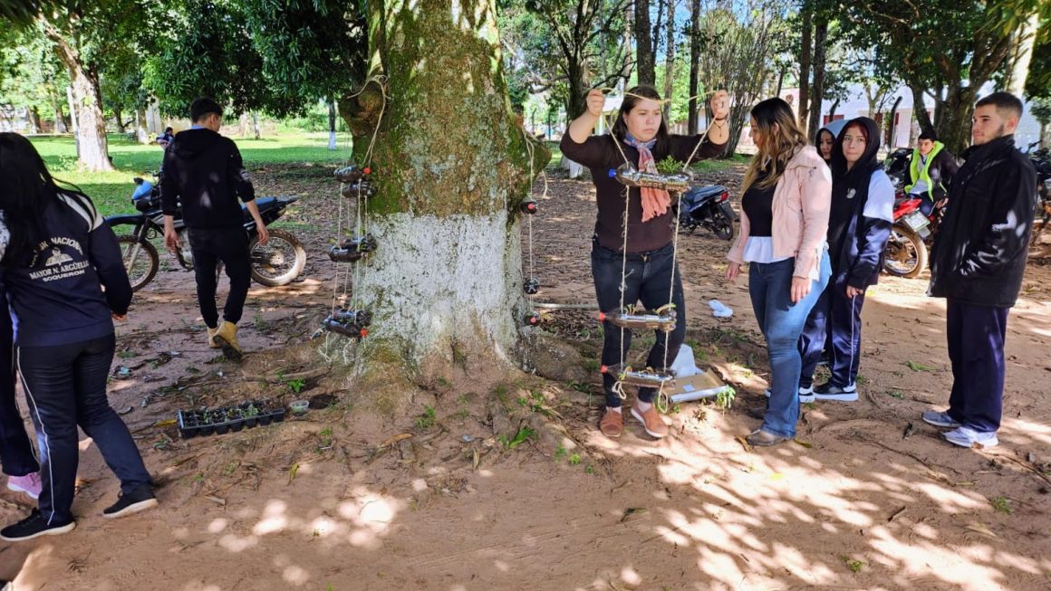 Jornada de entrenamiento en huertos escolares en colegio de zona rural de Caazapá