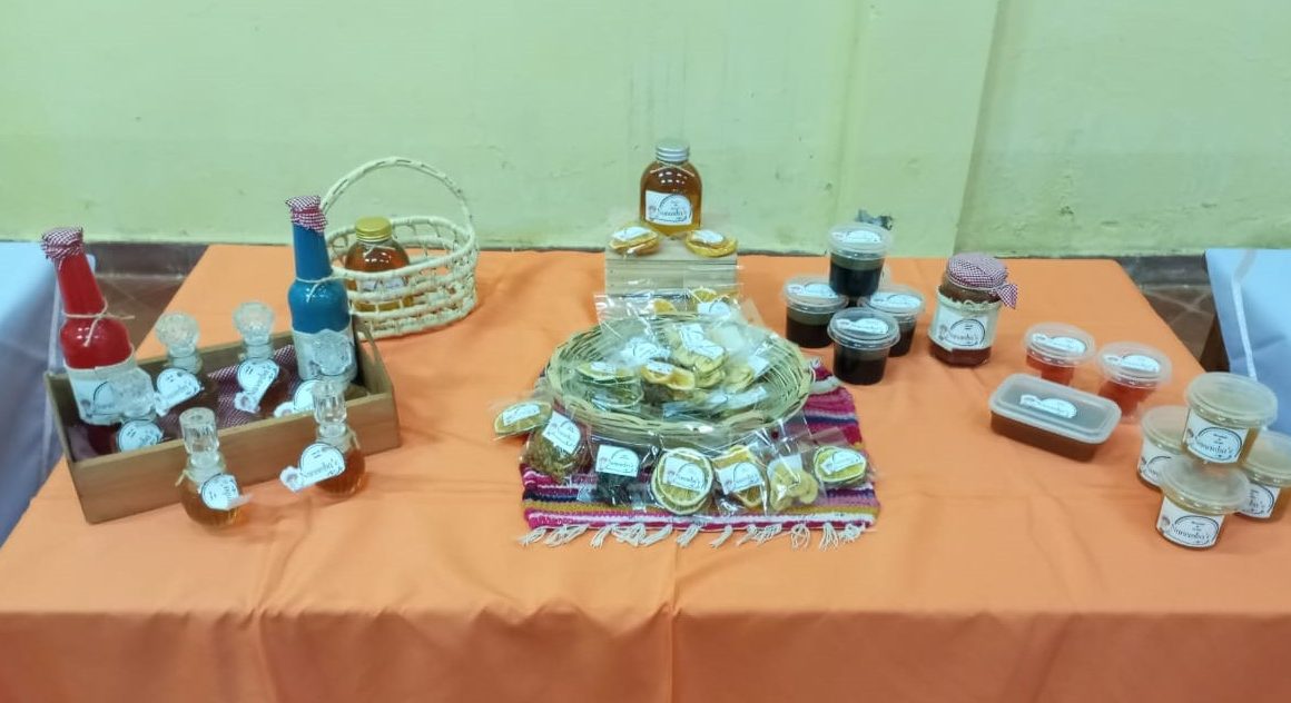 Estudiantes realizan feria de productos frutihortícolas en la Filial Caazapá