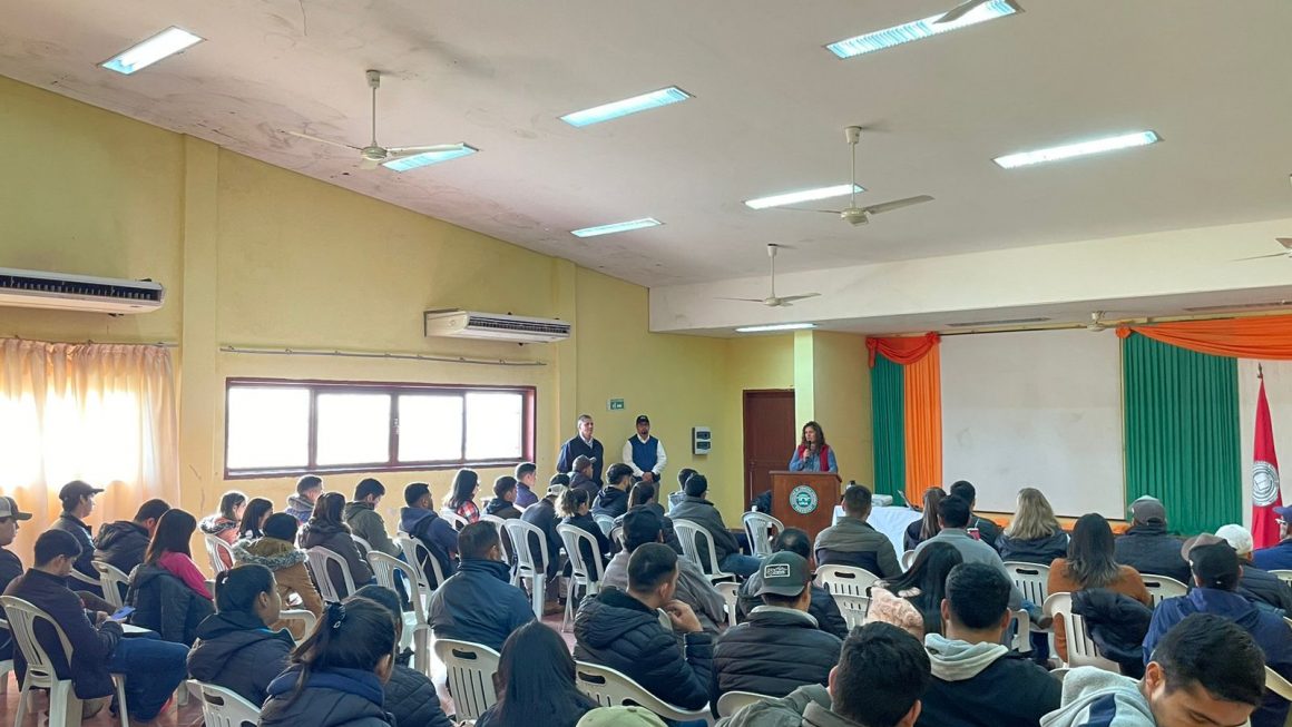 Exitosa jornada técnica sobre producción de tomate en la FCA/UNA Filial Caazapá