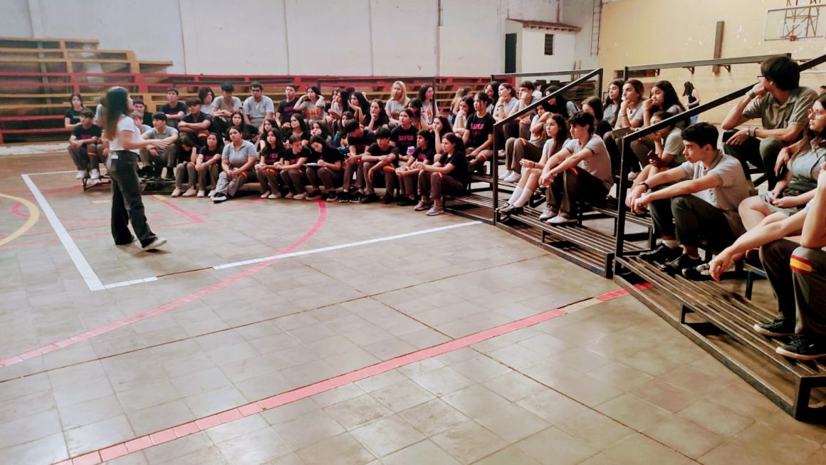 Jornada de sensibilización ambiental de la FCA/UNA llega a estudiantes del Colegio Nacional España