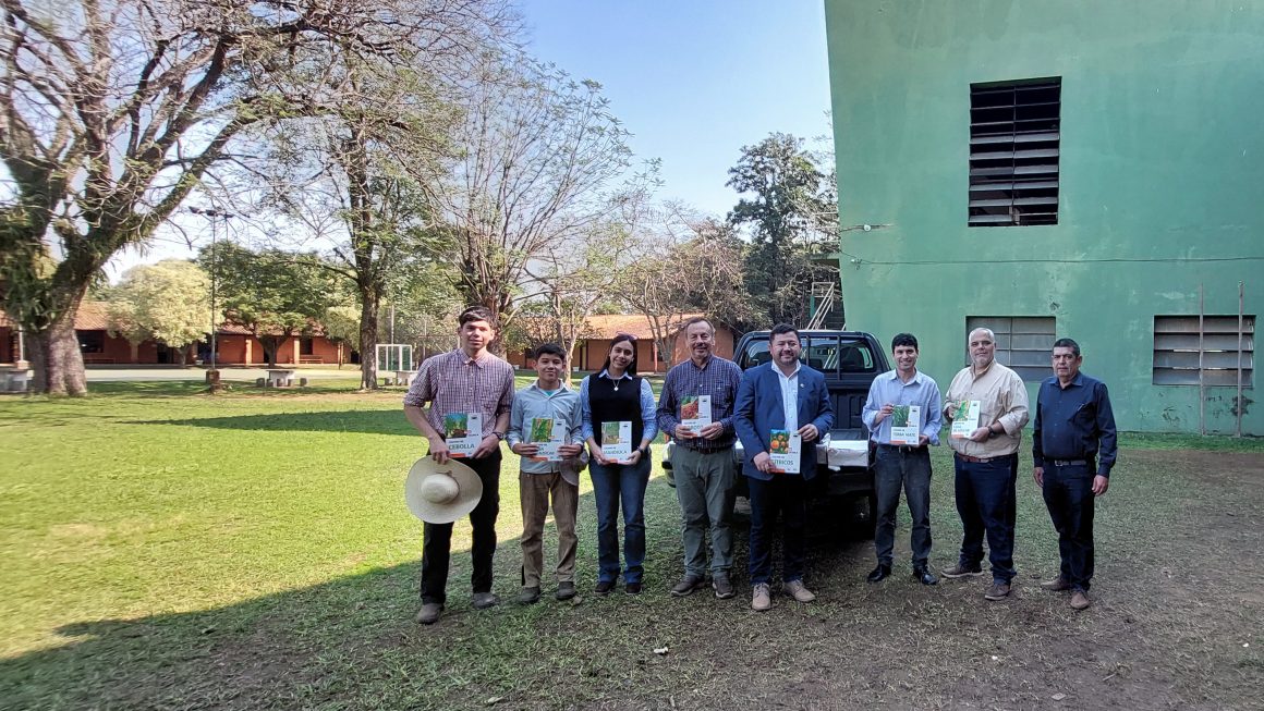 Docentes de Ingeniería Agronómica visitaron Instituto Agropecuario