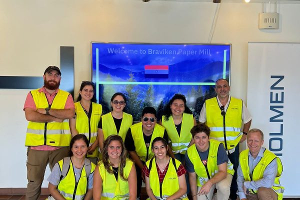 Visita técnica de docente y estudiantes de la FCA/UNA a Holmen Group en Suecia