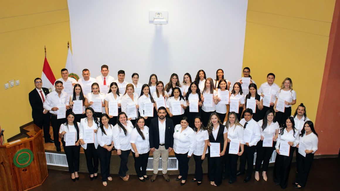 45 nuevos especialistas en Didáctica Universitaria impulsan la excelencia educativa desde la FCA/UNA