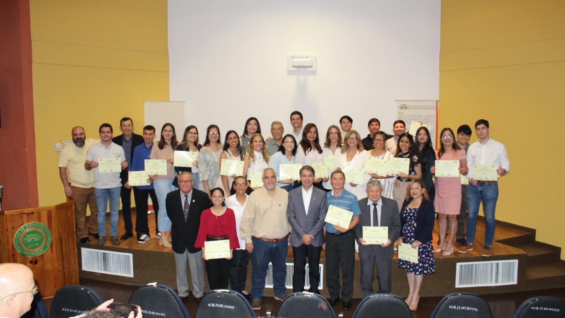 Cierre del 52° Curso Nacional de Apicultura en la FCA/UNA