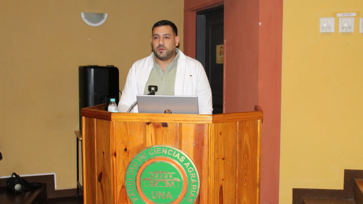 Charla sobre Salud Mental en la FCA/UNA