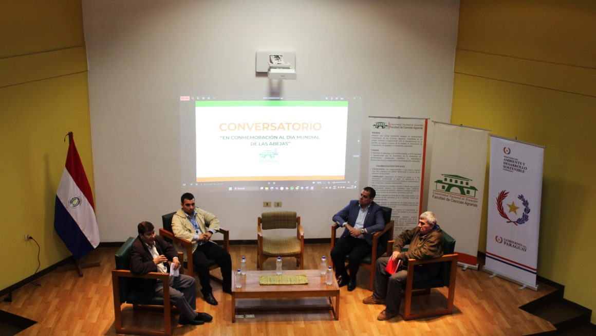 Conversatorio por el Día Mundial de las Abejas en la FCA/UNA