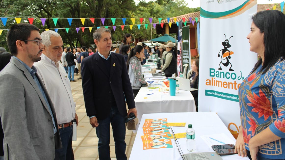 Estudiantes de la FCA/UNA participaron de Feria de Pasantías