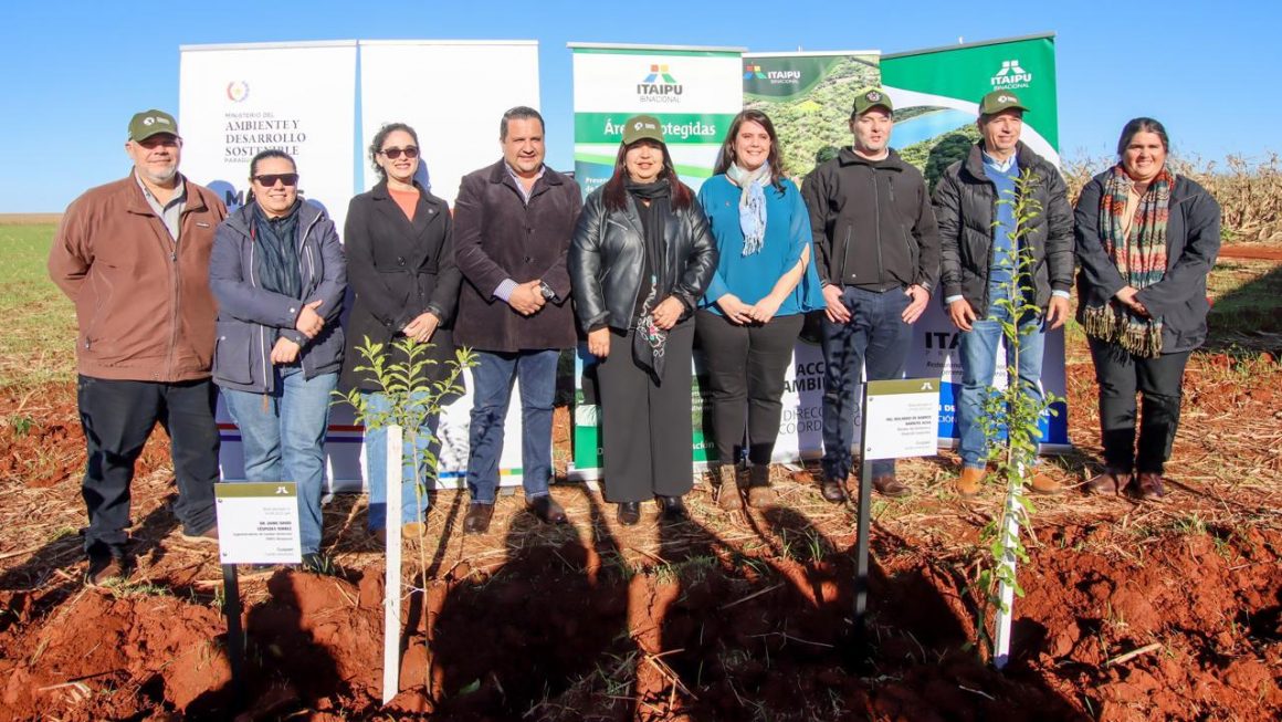 La FCA/UNA acompañó visita oficial a zonas de restauración forestal junto al Ministro del Ambiente