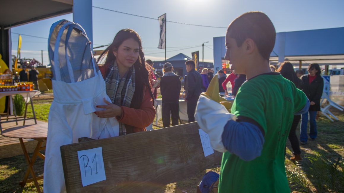 FCA/UNA presente en Expo Pioneros 2025 con iniciativa educativa para futuras generaciones