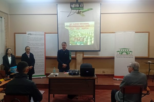 Inició  el 53° Curso Nacional de Apicultura en la FCA/UNA