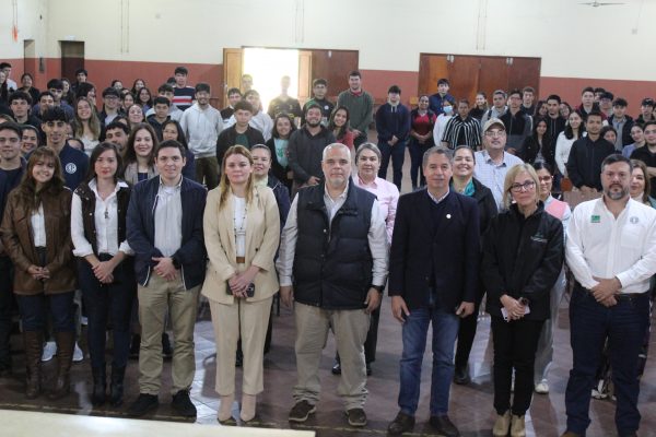 Bienvenida a los nuevos estudiantes del primer semestre 2025 de la FCA/UNA