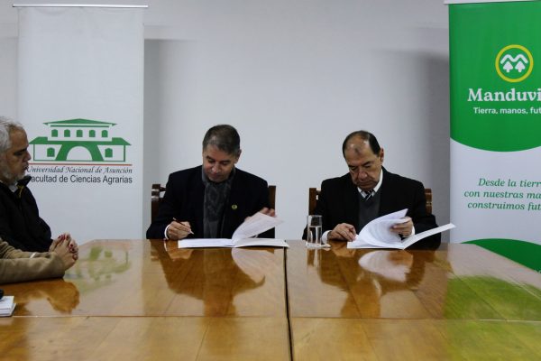 FCA/UNA y Cooperativa Manduvira firman Convenio Marco de Cooperación Interinstitucional