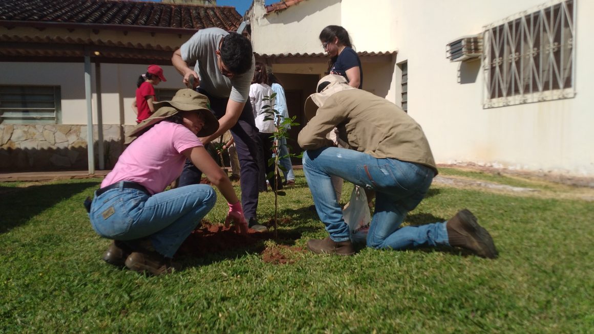 Mediante Proyecto de Extensión, la FCA/UNA impulsa huerto frutal en Casa de Retiros