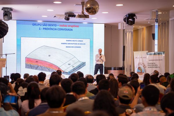 Congreso de Ciencia del Suelo reunió a referentes nacionales e internacionales en Ciudad del Este