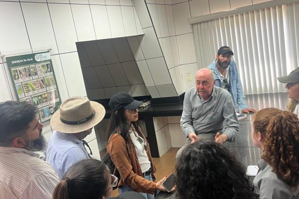 Estudiantes de Maestría en Producción Vegetal visitaron empresa semillera