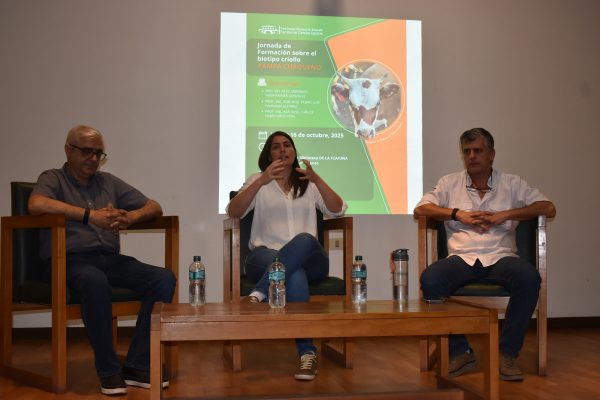 Especialistas exponen sobre el biotipo criollo Pampa Chaqueño en la FCA/UNA