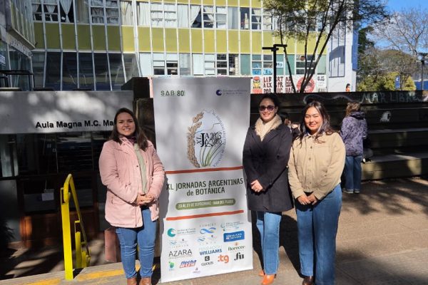 Investigaciones forestales de la FCA/UNA fueron presentadas en importante evento de Botánica en Argentina
