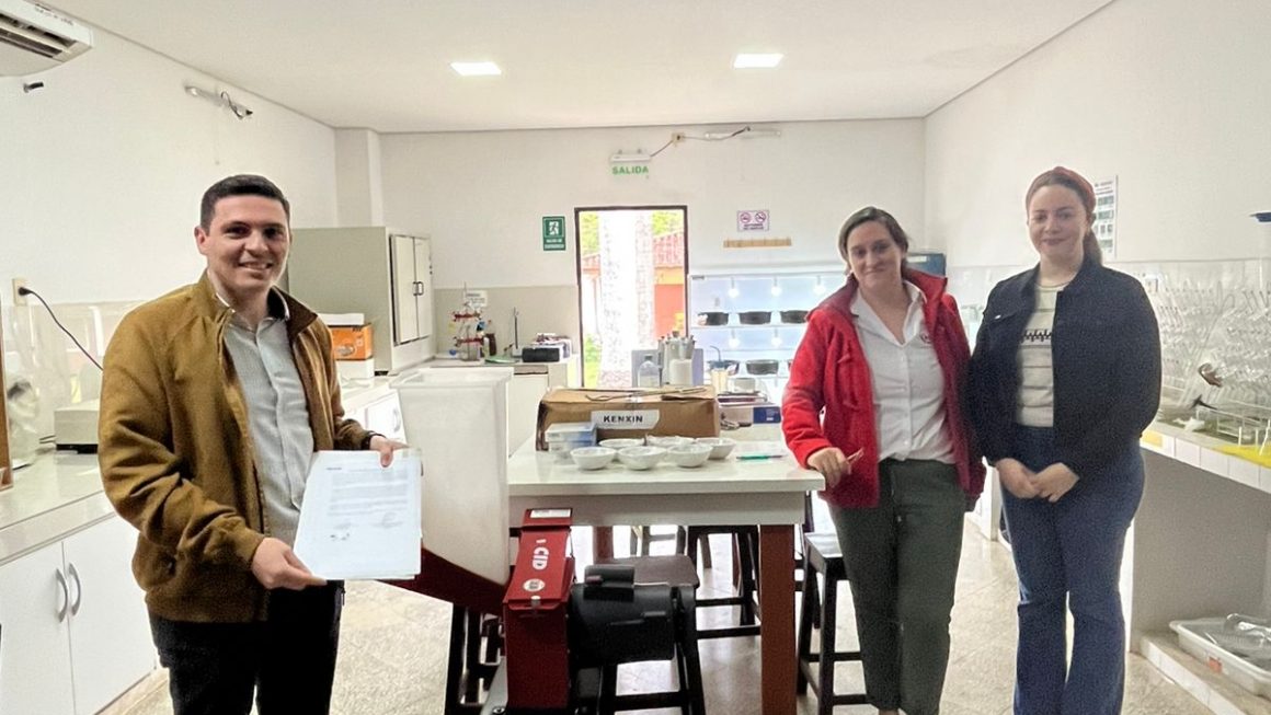 FCA/UNA recibió donación de la empresa Nexus Consultora en el marco del estudio de caracterización de residuos sólidos urbanos en Luque