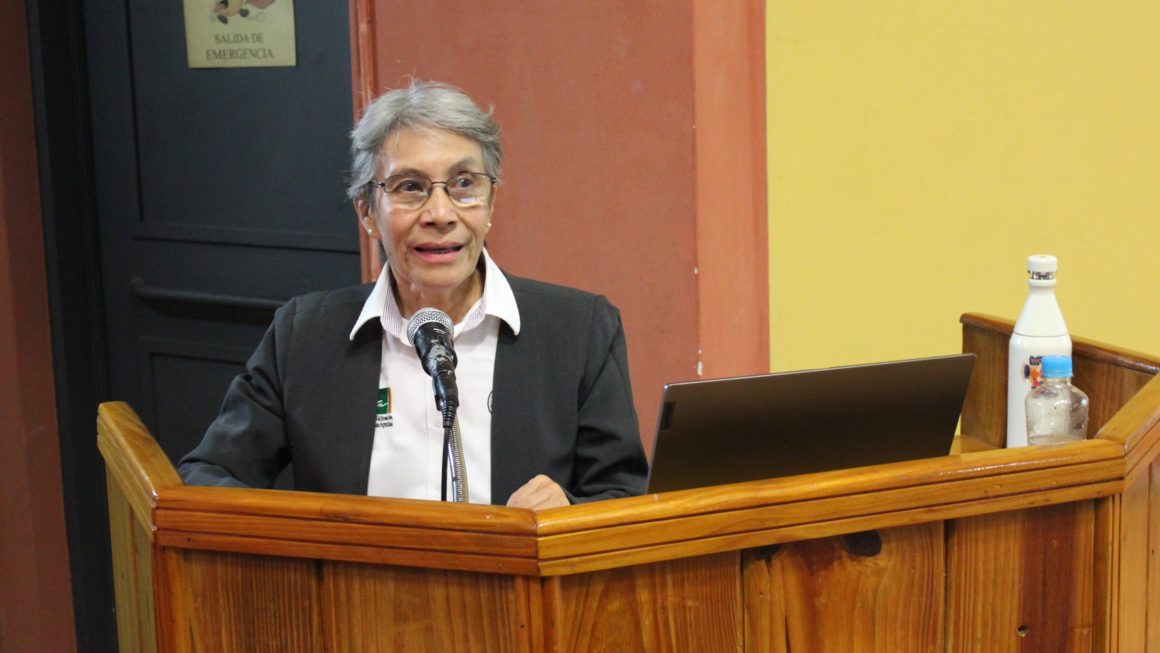 conCiencia realizó el Seminario “Ciencia y práctica de la Restauración ecológica de ecosistemas” y presentó el libro “100 árboles del Cerrado en Paraguay”