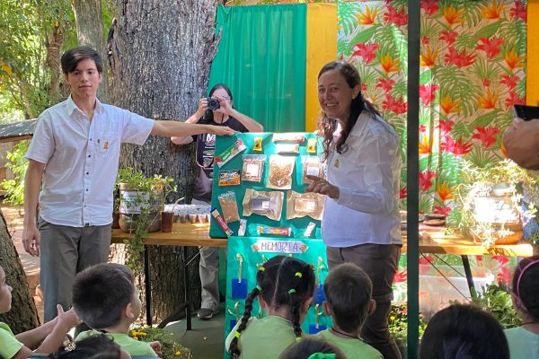 Conociendo el Maní de Paraguay en Taller Ecológico de Vacaciones de Verano