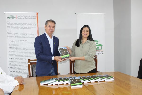 FCA/UNA recibió donación de la empresa Paracel