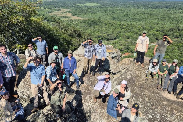 Estudiantes de Ingeniería Forestal en visitas de monitoreo  y aula al aire libre en el Cerro Kavaju