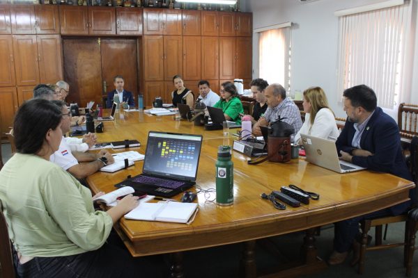 FCA/UNA trabaja en la actualización de sus carreras de grado