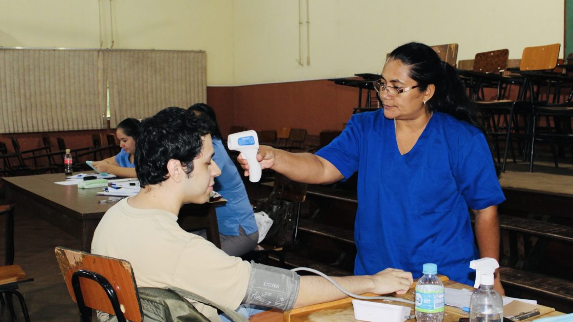 La FCA/UNA impulsa jornadas de atención médica con la Clínica Móvil