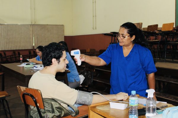 La FCA/UNA impulsa jornadas de atención médica con la Clínica Móvil