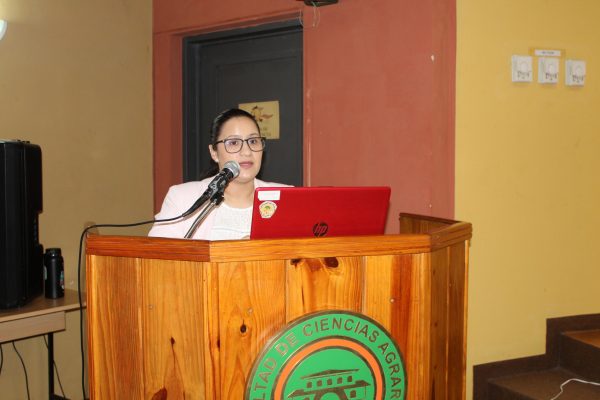 Estudiantes y profesionales participaron del taller sobre propagación de árboles amenazados