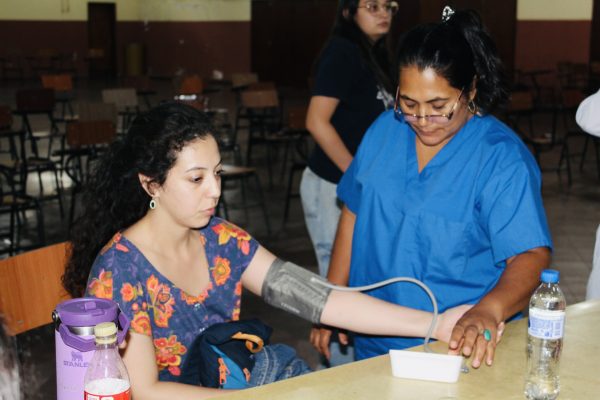 FCA/UNA impulsa atención médica gratuita a través de la Clínica Móvil