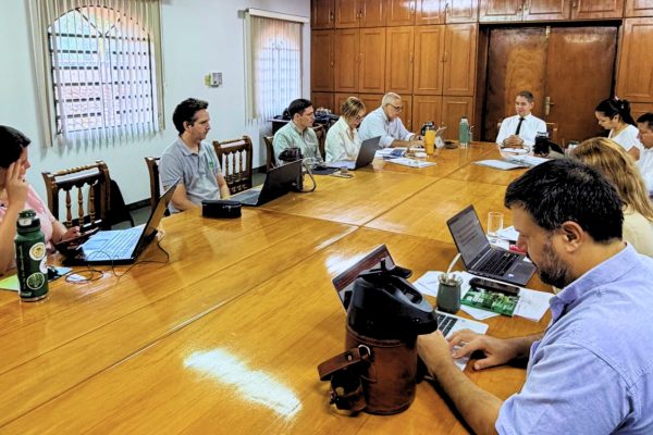 FCA/UNA prosigue trabajos para la actualización curricular de sus carreras de grado