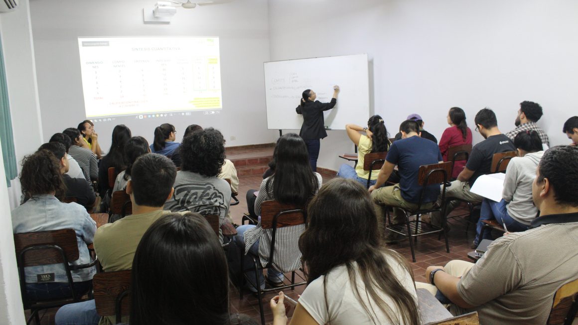 Estudiantes de la Carrera de Ingeniería en Ecología participaron del taller de socialización de los procesos de Autovaloración y Actualización del Plan de estudios