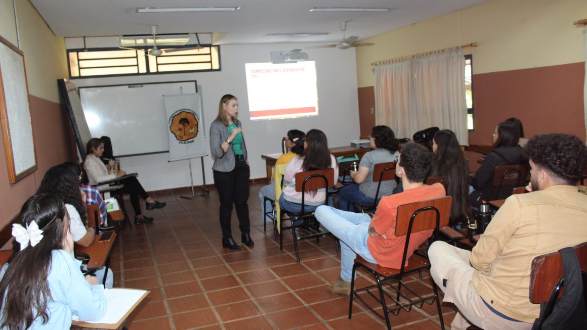 Charla sobre prevención de ITS dirigida a estudiantes se desarrolló en la FCA/UNA