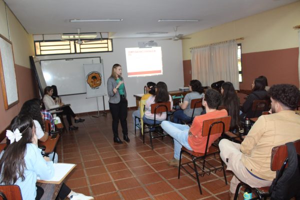 Charla sobre prevención de ITS dirigida a estudiantes se desarrolló en la FCA/UNA