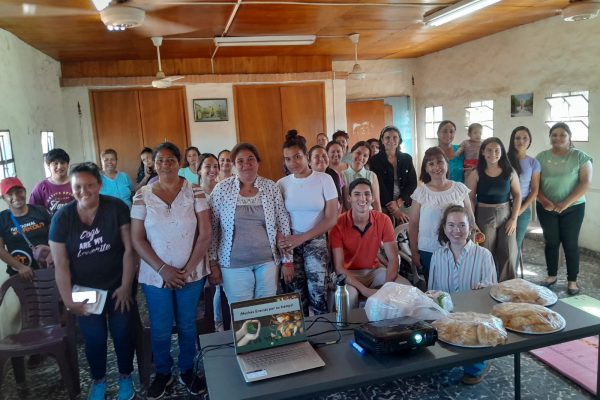 Charla de Concientización sobre Gestión de Residuos en el Bañado Tacumbú