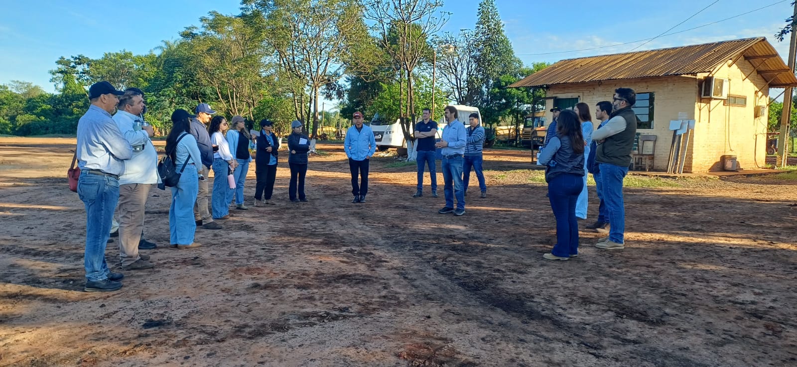 Gira de estudios a la empresa AZPA de estudiantes de la Maestría en ...