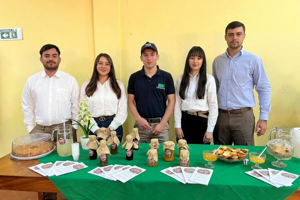 IV Edición de la Feria de Productos Frutihortícolas “Intercambiando Saberes” en la Filial Caazapá