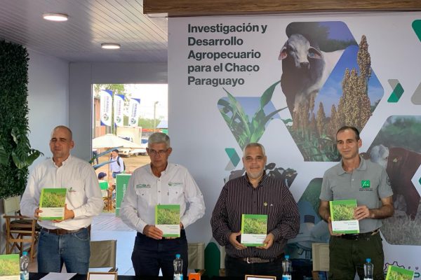 Lanzamiento de la segunda edición del libro “Plagas en pasturas de Paraguay”