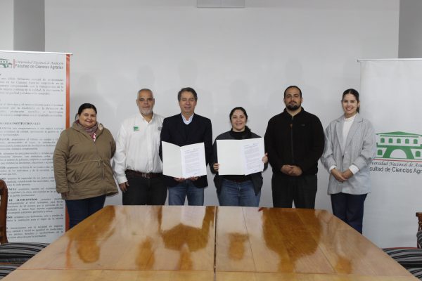 La FCA/UNA y Agroconecta suscriben un convenio para fortalecer la difusión y vinculación con el sector agropecuario