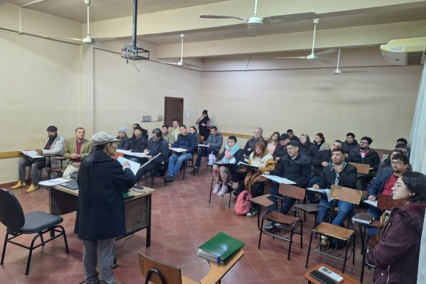 La FCA/UNA inició el 54.º Curso Nacional de Apicultura para fortalecer la formación de nuevos apicultores en Paraguay