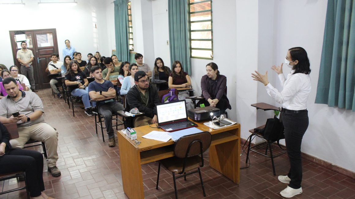 Comunidad estudiantil se informa sobre los avances hacia la reacreditación de la Carrera Ingeniería en Ecología Humana