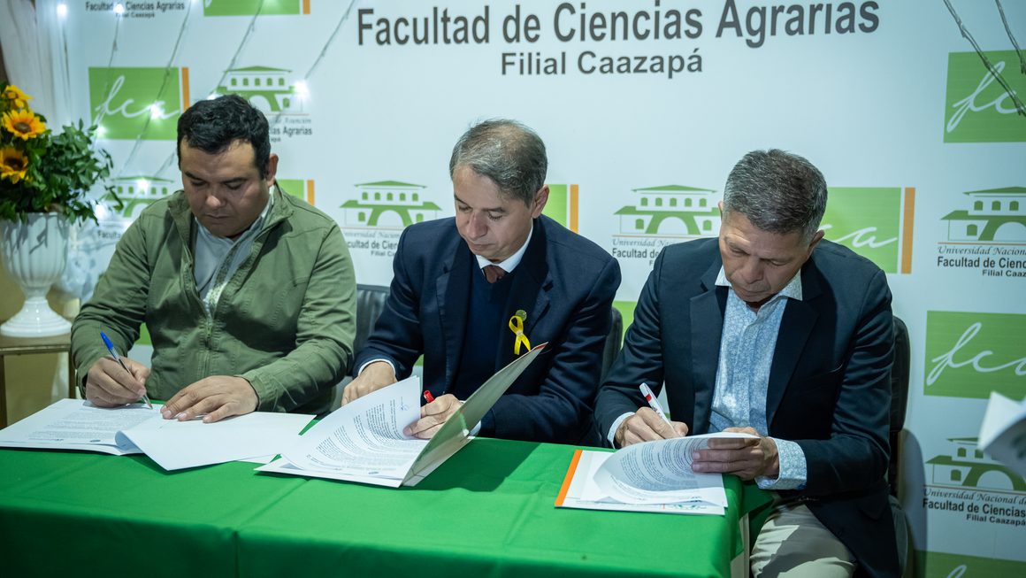 La FCA/UNA firmó convenios de cooperación interinstitucional con Agromáquina S.A. y la Cooperativa Ycua Bolaños Ltda.